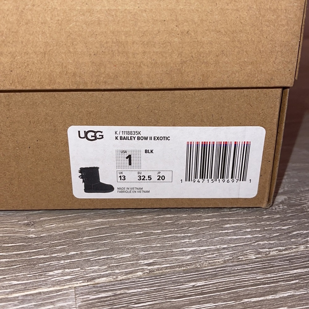 BRAND NEW Girls Black Ugg’s - Picture 14 of 16